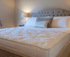  queen size bed size in feet